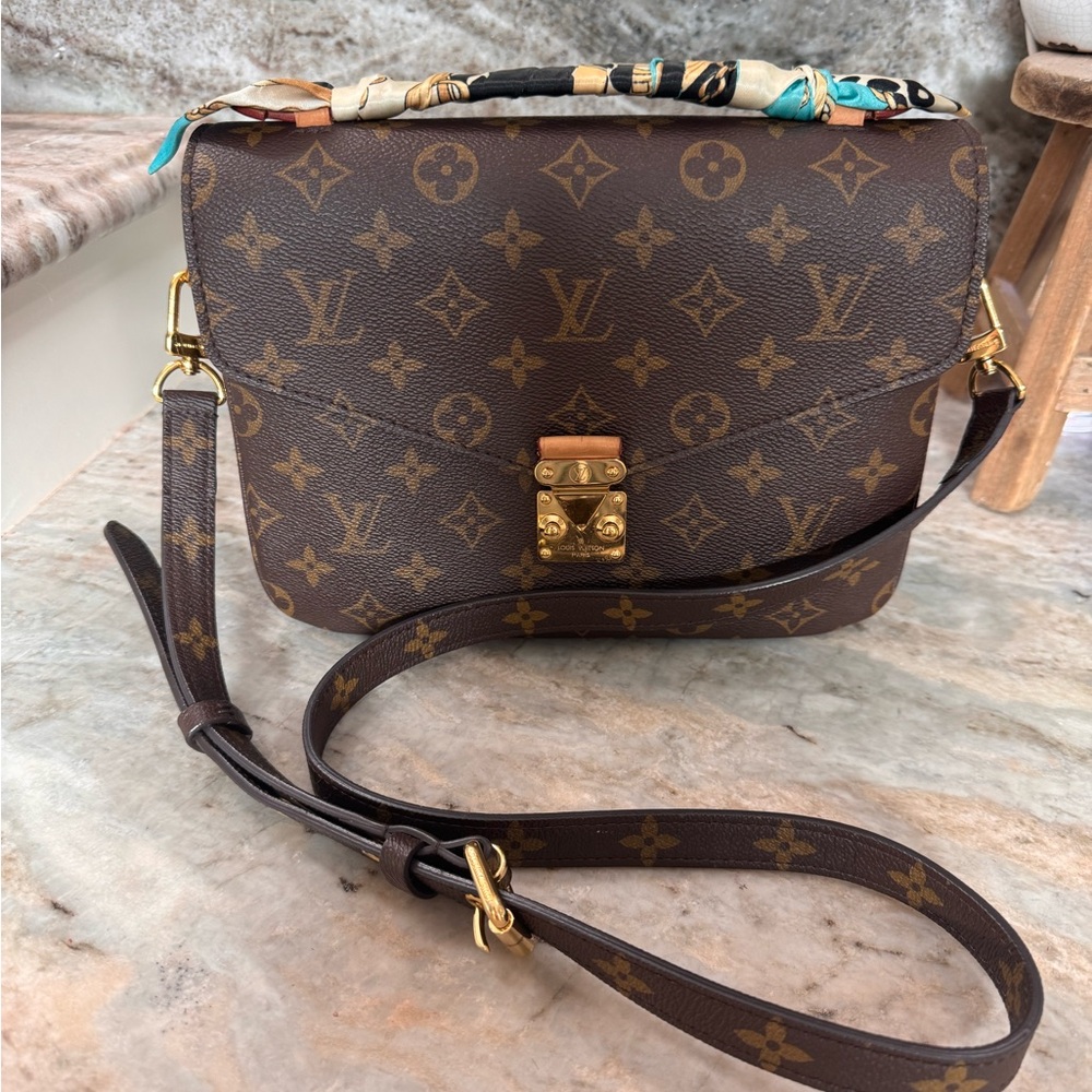 Louis Vuitton Pochette Métis